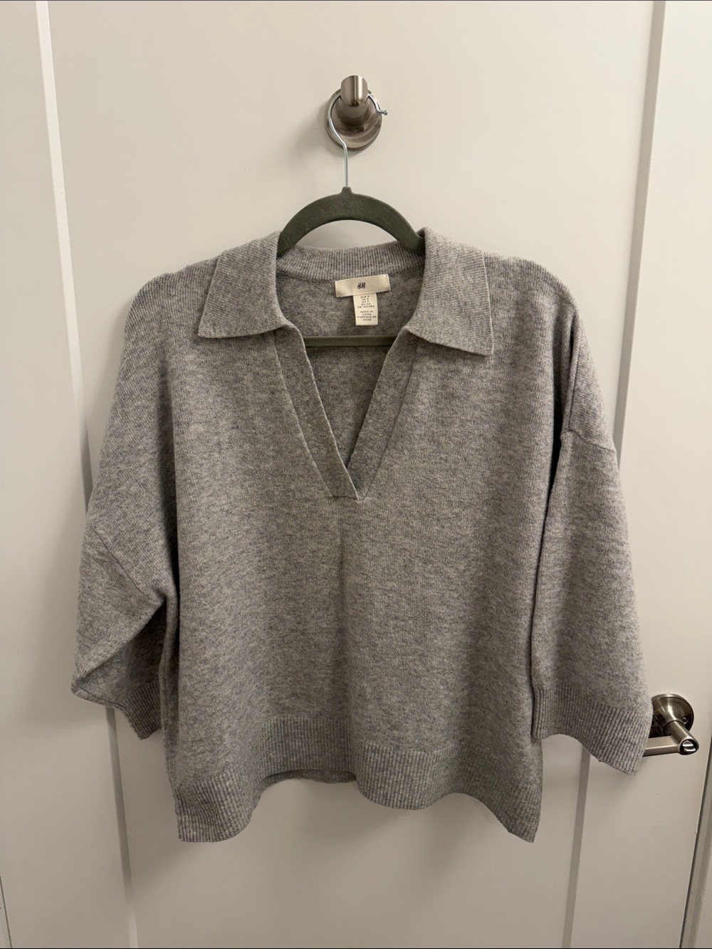 H&M knit collared top size Small, grey